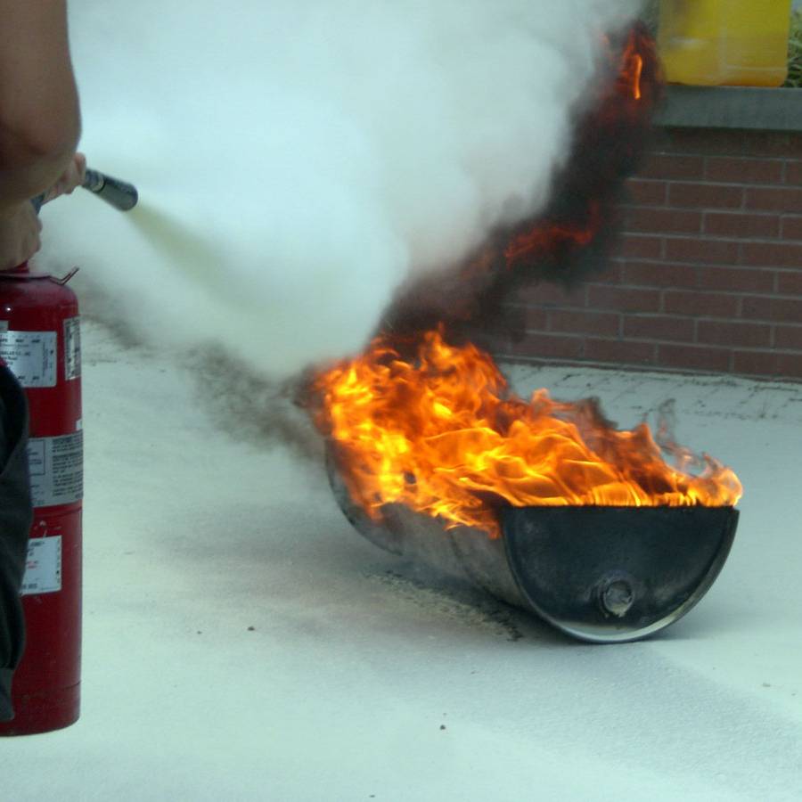 TREINAMENTO TEÓRICO-PRÁTICO E BRIGADA DE INCÊNDIO